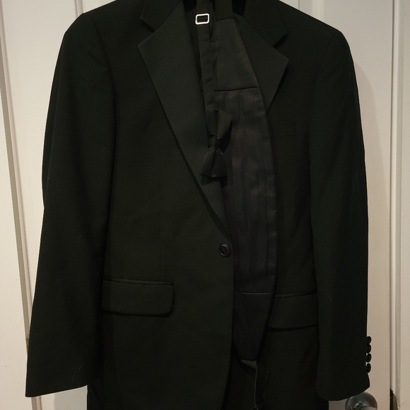 Tuxedo - Picture 1 of 4